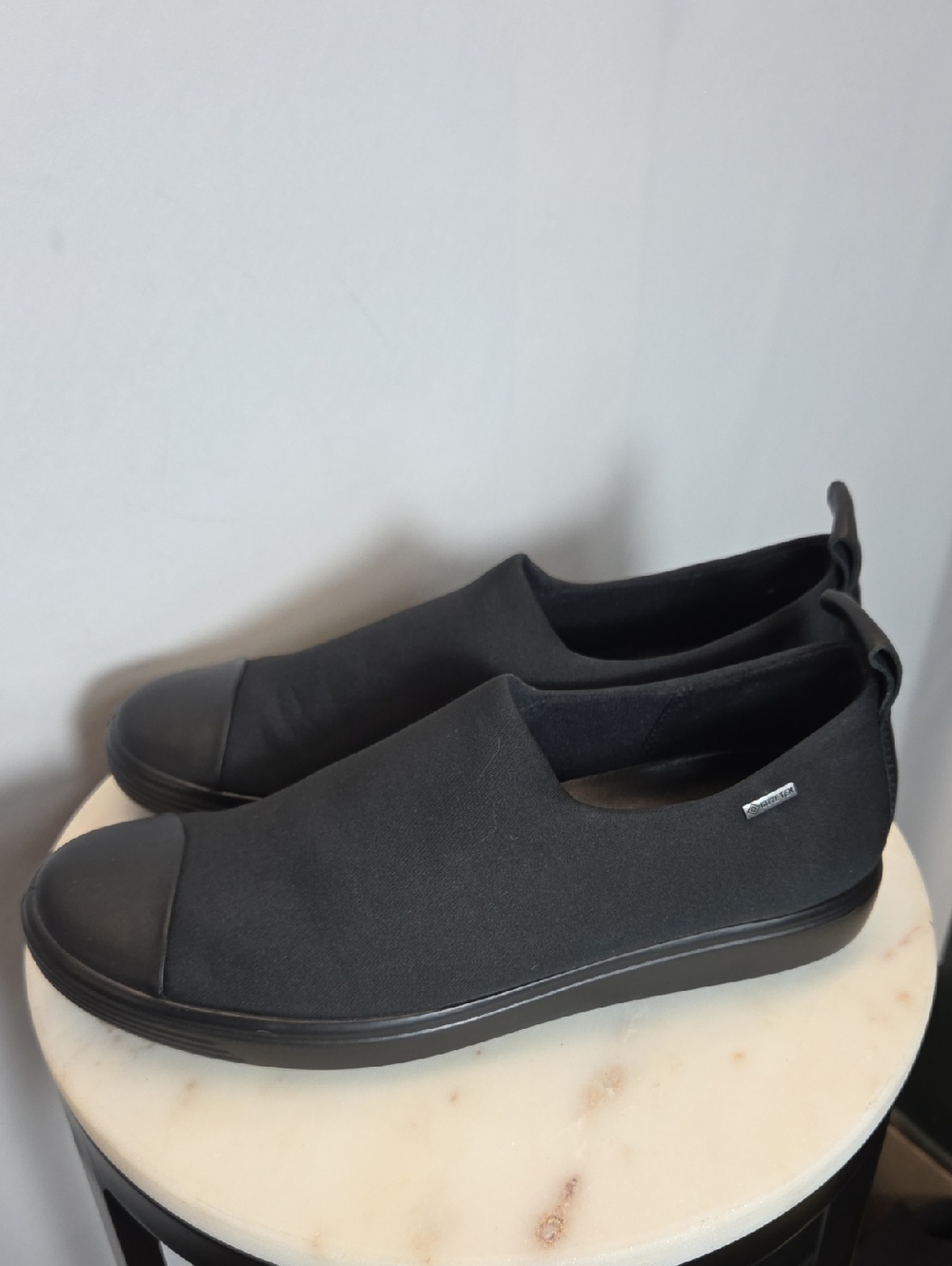 Ecco Womens Black Slip-On Loafers Size 9 - Picture 1 of 9